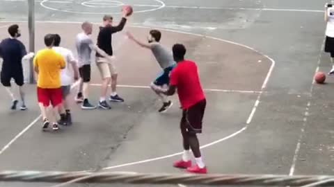 When Joel Embiid played pickup and windmill dunked on a random guy at the park 😂