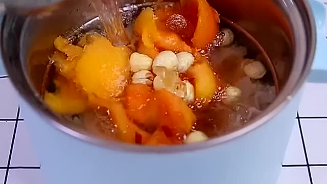 Papaya and tremella soup