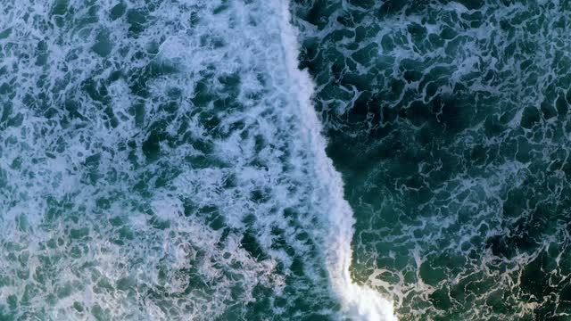 Big Waves Of The Sea