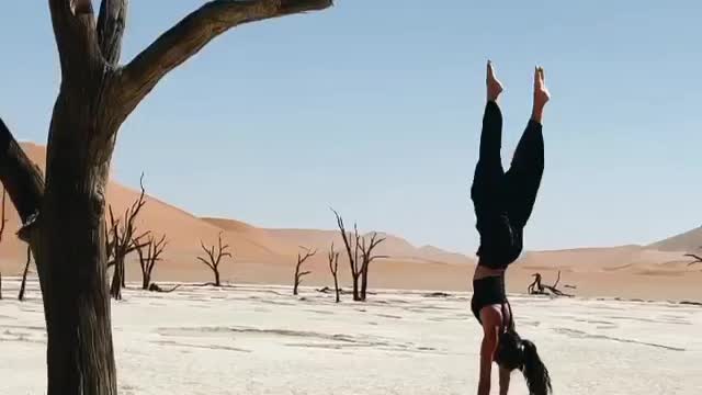 Desert dancing in Namibia’s “Dead Vlei”. 😍