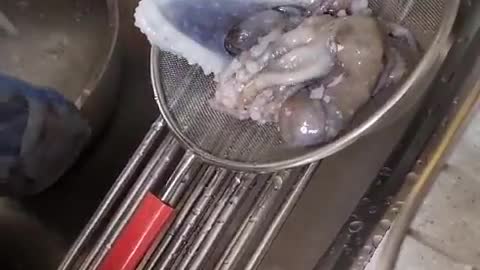 Don't wash the water when you cook raw octopus.