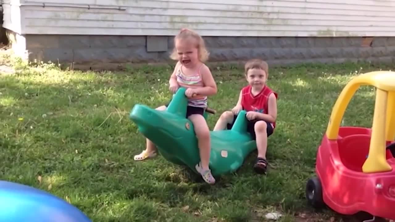 Try Not to LAUGH while watching Kids fails Videos - Funniest Home Video s