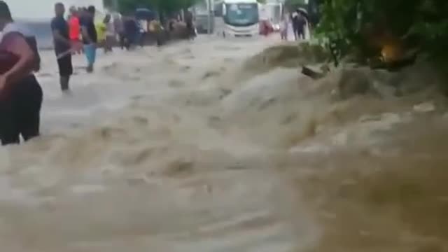 CARTAGENA SE.HUNDE EN AGUA POR LAS LLUVIA