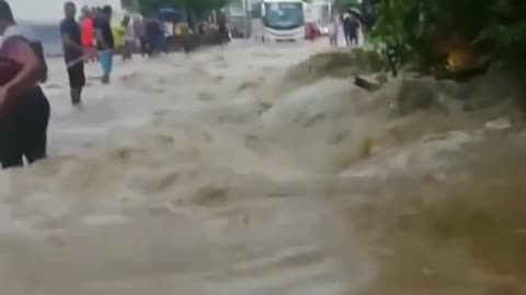 CARTAGENA SE.HUNDE EN AGUA POR LAS LLUVIA