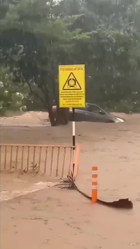 Major floods due torrential rainfall in Langkawi of Malaysia 🇲🇾 (23.08.2024) - Where's Greta?