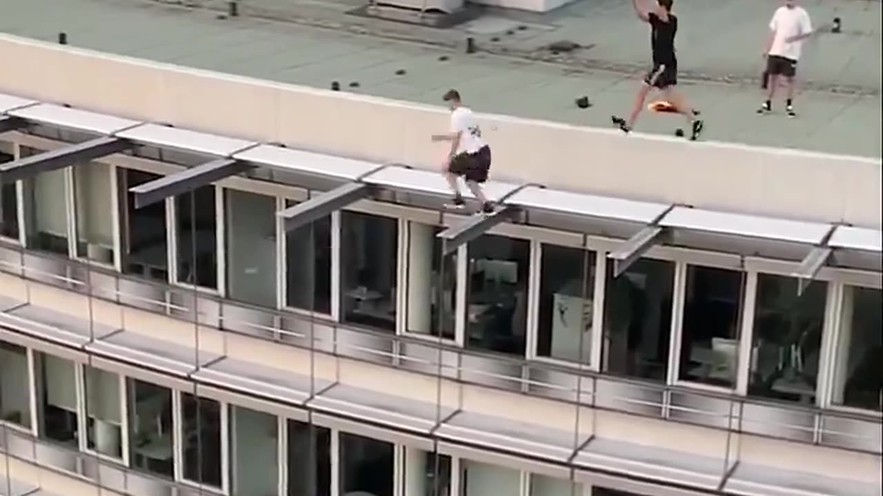 EXTREME PARKOUR AND FREERUNNING IS ANOTHER LEVEL OF CRAZY