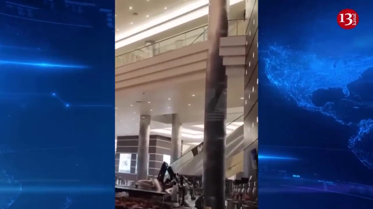 Footage from shopping center in Moscow where a large number of people died - People fleeing in panic