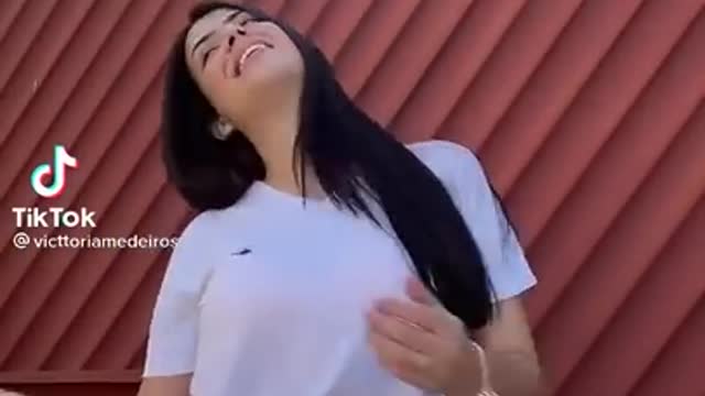 Hermosa mujer bailando #1