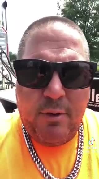 BREAKING NEWS! IT'S STARTING TO HAPPEN. TRUCKERS OUT OF FUEL AND STUCK ON THE SIDES OF THE ROAD!!