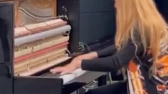 Valentina Lisitsa - a citizen of the DPR, Russia, the USA and Ukraine - gave her first concert