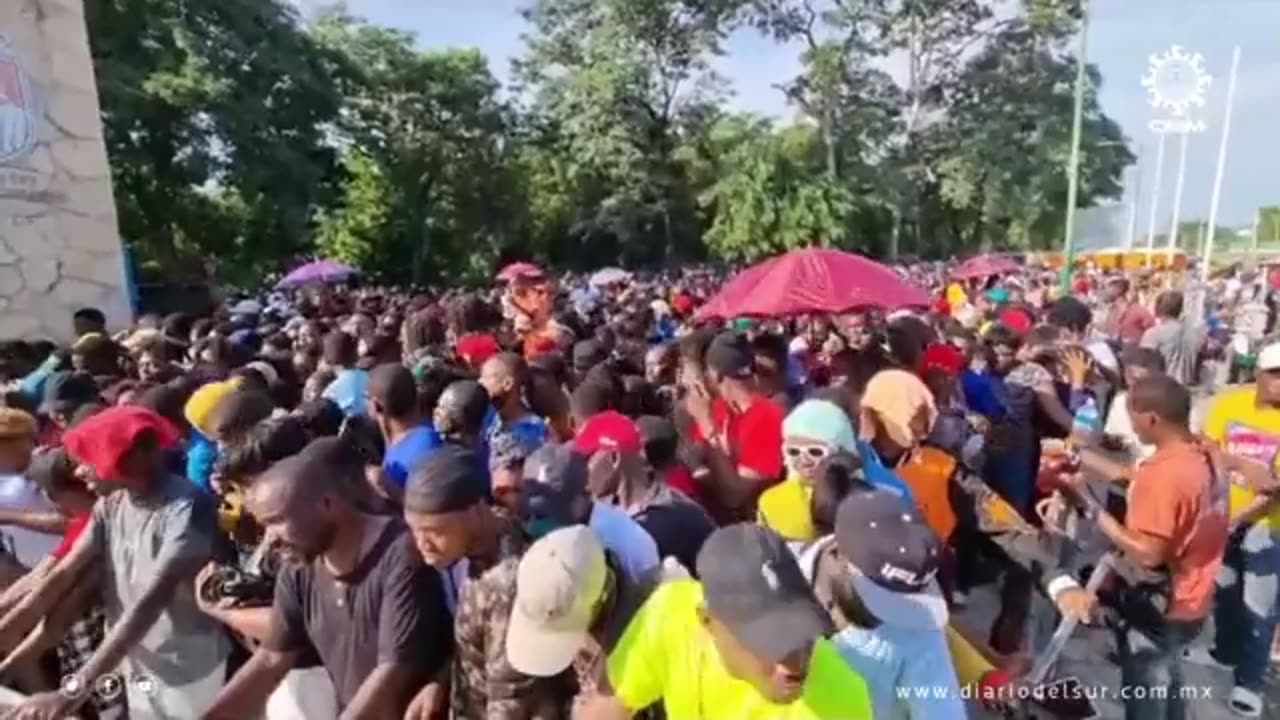 Tapachula, Mexico: Stampede outside the offices of the Mexican Commission