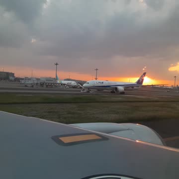 Trên đường băng sân bay Haneda