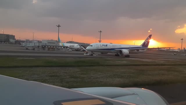Trên đường băng sân bay Haneda