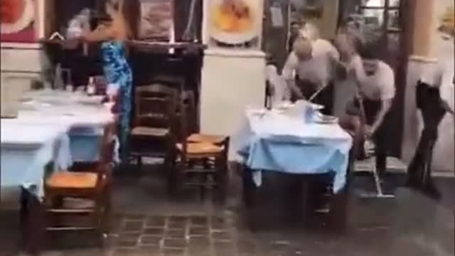 πιτόγυρα κεμπάπ κ τζατζικάκι δίπλα στο ειδυλλιακό ποταμάκι αξία ανεκτίμητη