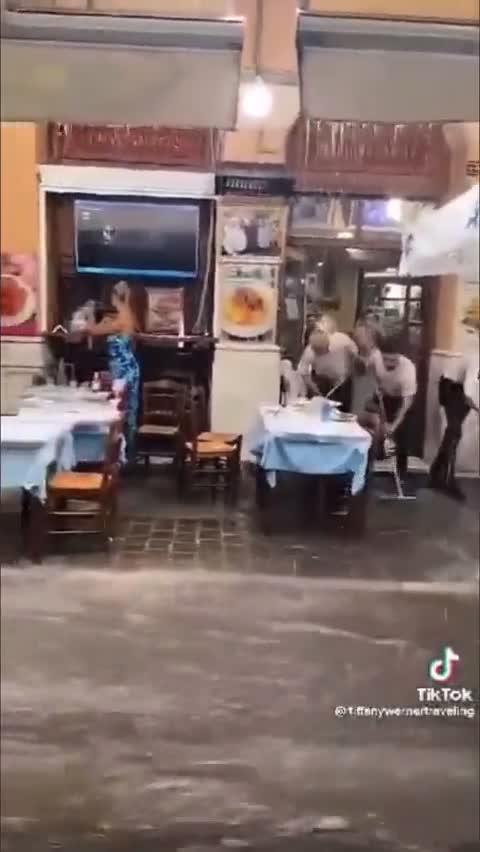 πιτόγυρα κεμπάπ κ τζατζικάκι δίπλα στο ειδυλλιακό ποταμάκι αξία ανεκτίμητη