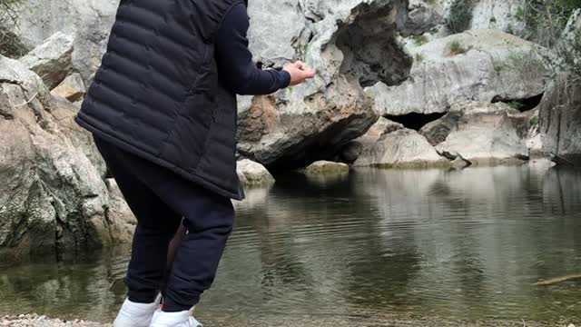 How to make the rock walk on the surface of the water
