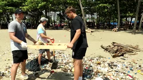 04.This Robot Eats Trash #TeamSeas