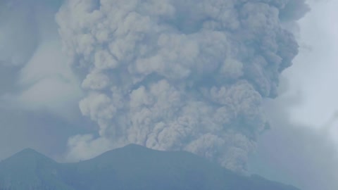 Volcanoes dangerous or not? Amazing video