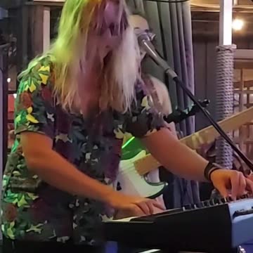 Hunter Myers (Funky Lampshades) - LIVE @ OSO (Short 4)