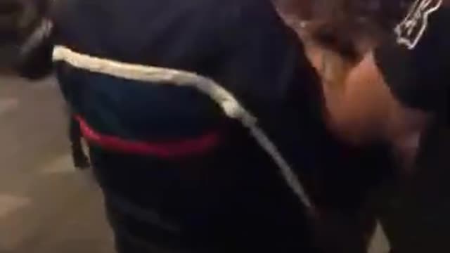 Polizeigewalt gegen Jugendliche in Niederlanden