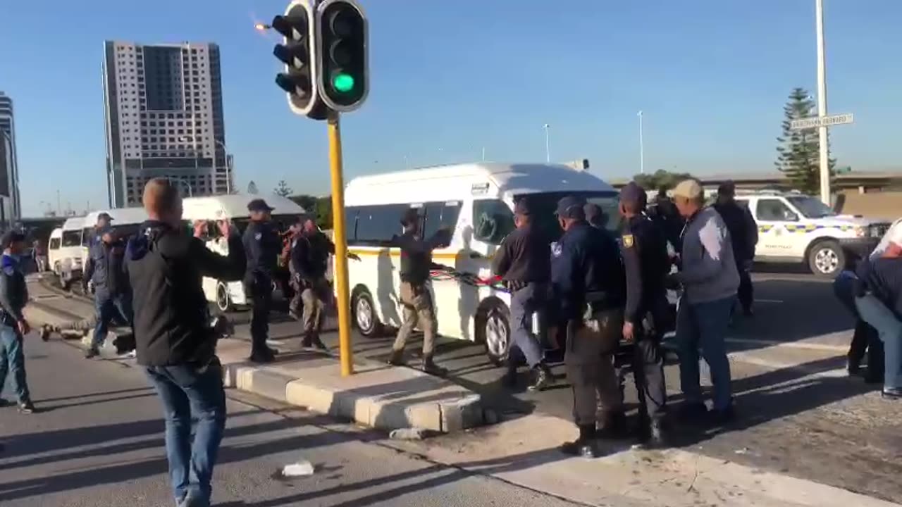 Capetonians stranded by taxi chaos