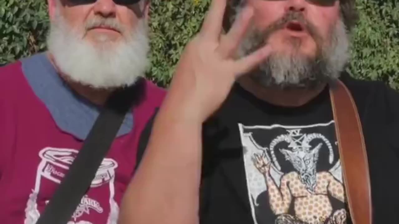 someone please tell me what is that on Jack Black’s shirt?
