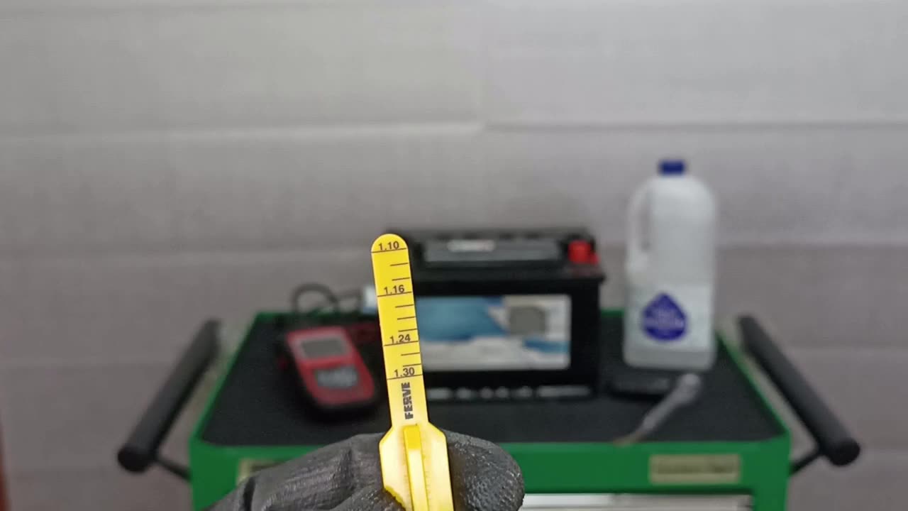 🔋🔧 How to Use a Car Battery Hydrometer: Step-by-Step Guide 🚗📏. #battery #tips