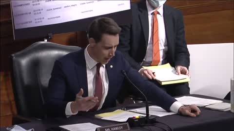 Watch the moment Senator Josh Hawley takes on Facebook's Mark Zuckerberg. #Facebook #Twitter