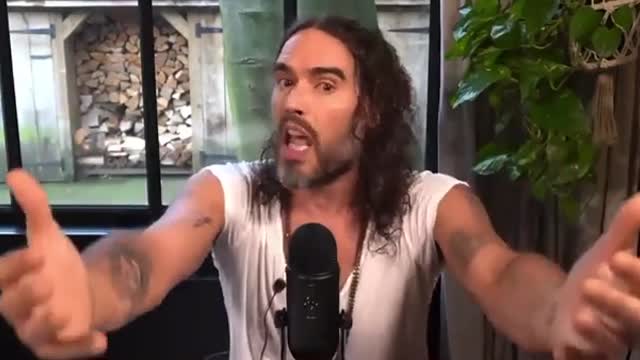 Russell Brand Explains How the Corporate Media Uses ‘Right-Wing’ as a Slur to Destroy Free Thinkers