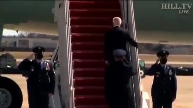 Joe Biden Falls getting on AF1