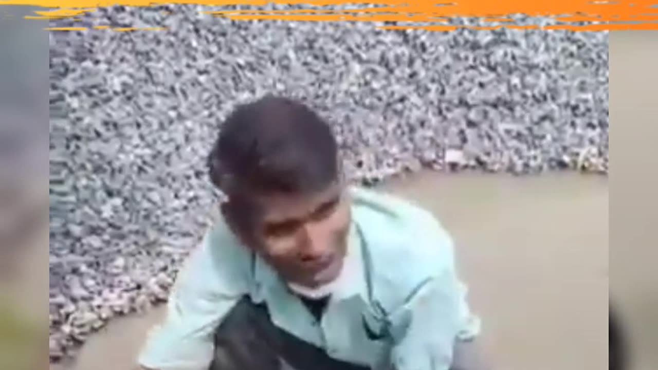 Gande pani mein sabzi dhote hue pakda jehadi ko