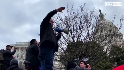 Capitol Protest Alex Jones De-escalates