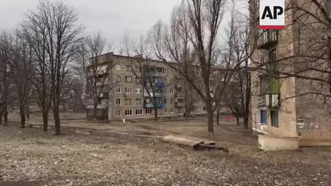 Ukraine officials come under shelling attack on front