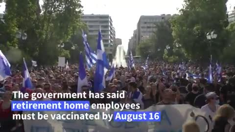 Protesta en Atenas contra las vacunas obligatorias para los trabajadores de la salud