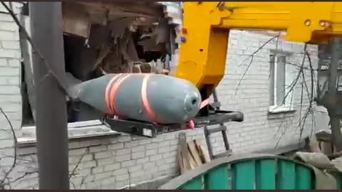 Ukraine Russia missile hits apartment luckily doesn't explode