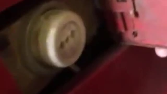 When the tank cap was filled, no one thought of repairing the car in the next scene.