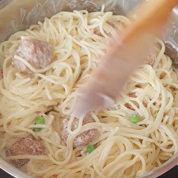 Easy Pasta with Frikadellen. German Pasta Recipe to enjoy! #pasta #recipe #homemade #food #foryou