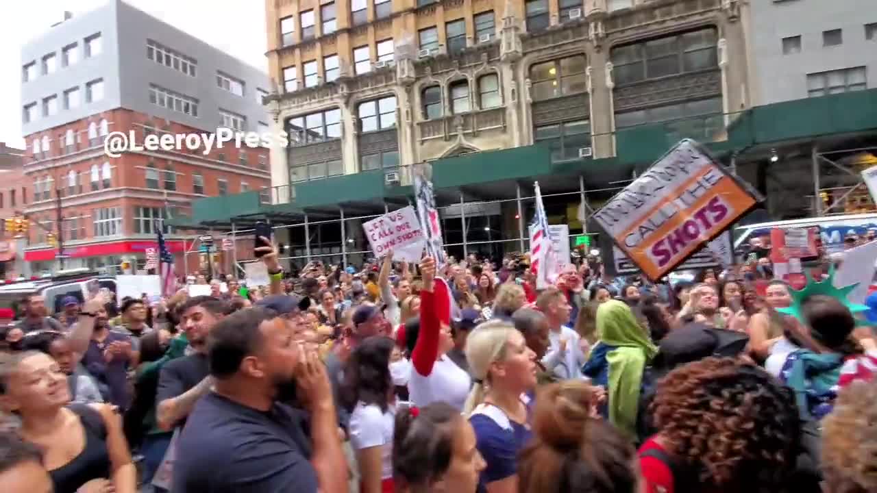 LOVE THAT BEAUTIFUL CHANT!!! MY NYC PATRIOTOS ARE FINALLY WAKING UP!!!