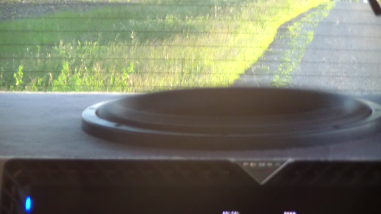 2014 Car Audio Bass system test 4