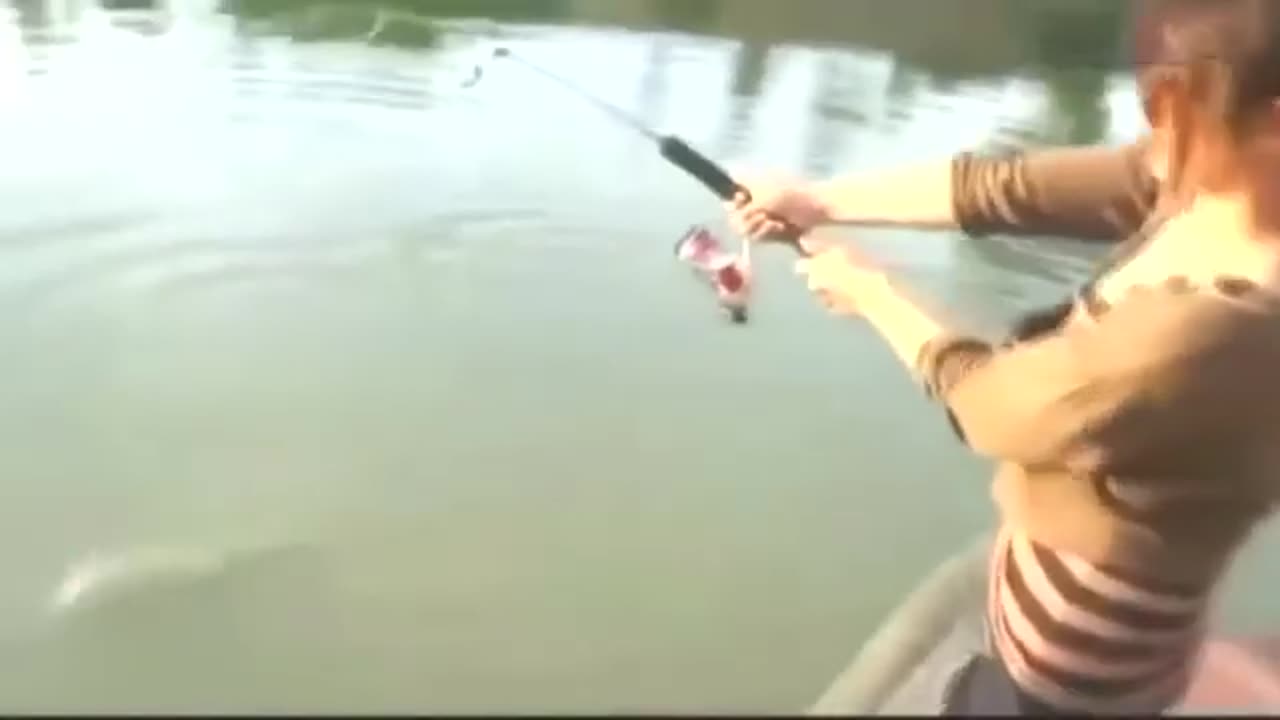 TOP FUNNY WOMEN FISHING FAILS !!!!