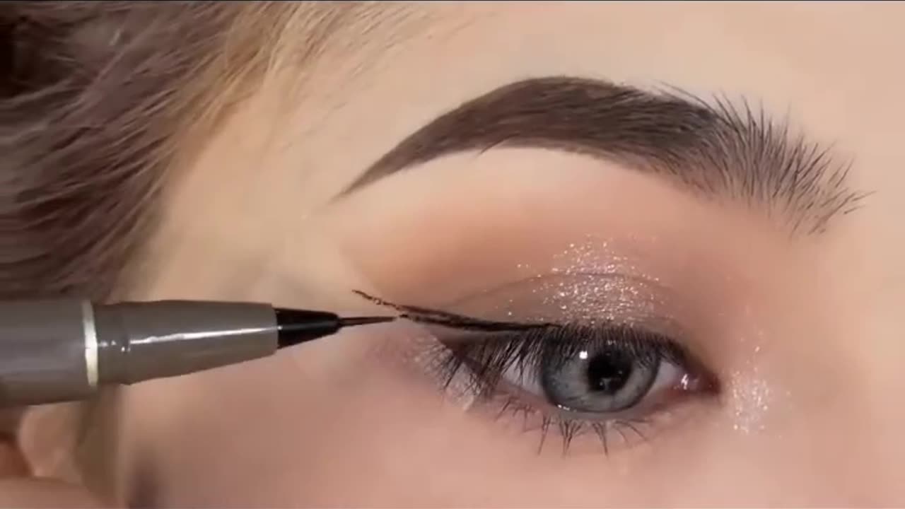 Easy way to decorate your eyes.
