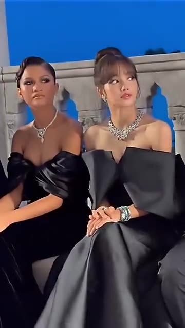 Lisa and Zendaya watching the runway #shorts