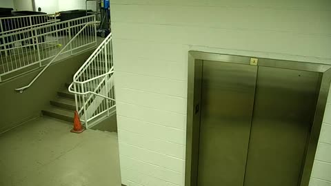 7110CVCULElevator#3Lobby_2021-01-06_03h40min01s017ms.mp4