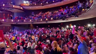 THE CROWD IS READY TO ROCK!!!🇺🇸🥳🥳🥳