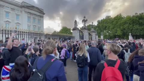 Death of Queen Elizabeth II announced at Buckingham Palace