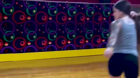 People Are Awesome - Woman Lies Down While Roller Skating ｜ People Are ..