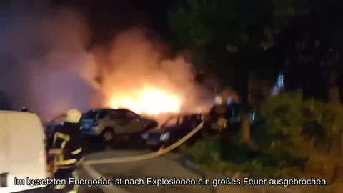 Im besetzten Energodar brach nach den Explosionen ein Großbrand aus.