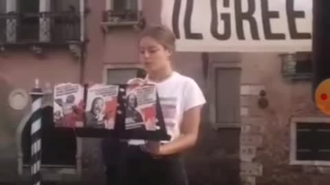 Studentessa asfalta l'ignoranza dei molti