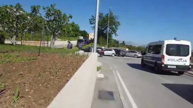 Muškarac pucao po Kaštelima pa se zatvorio u kuću