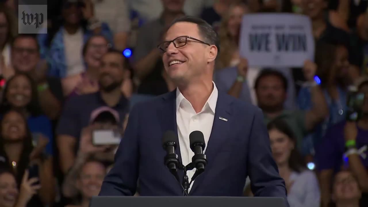 Crowd chants ‘he’s a weirdo’ as Shapiro references Vance